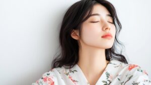 目を閉じてリラックスする女性